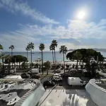 204 - Cannes La Croisette - Studio Face Mer Avec Balcon