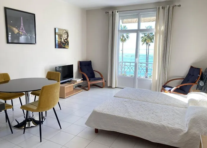 204 - Cannes La Croisette - Studio Face Mer Avec Balcon